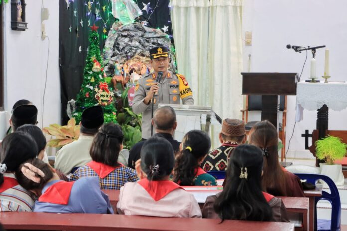 Kapolres Barru AKBP Ananda Fauzi Harahap hadir langsung dalam Perayaan Natal Gereja Katolik Santa Maria Stasi Barru.
