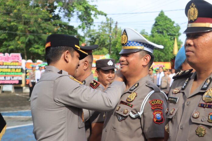Kapolres Barru AKBP Ananda Fauzi Harahap menegaskan, kenaikan pangkat bukan hak mutlak, melainkan amanah yang harus dijaga dengan kinerja, profesionalisme, dan tanggung jawab.