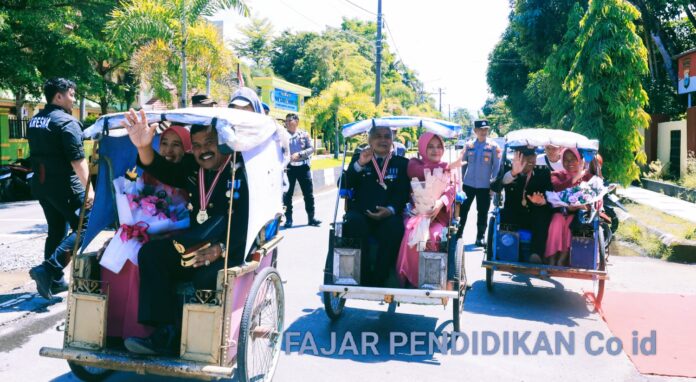 Momen haru di Polres Barru. Tiga personel dilepas Kapolres lewat prosesi pedang pora. Terima kasih atas pengabdian terbaik.