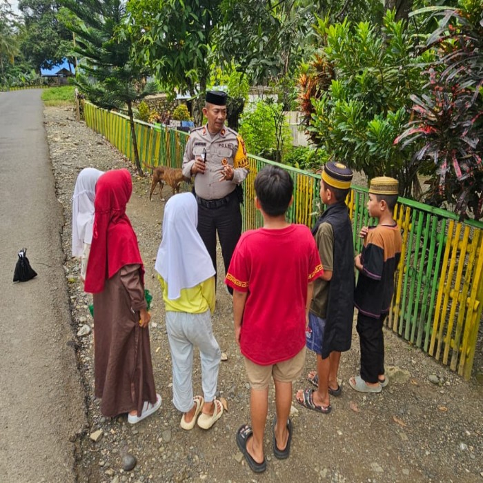 Tebar Senyum, Polisi Barru Edukasi Anak Sejak Dini