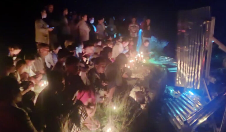 Pintu TPU Dipagari, Umat Stasi Tonggurambang Gelar Doa Novena dan Aksi Bakar Lilin