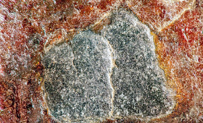 Doa Saat Menyentuh Hajar Aswad: Makna, Keutamaan, dan Fakta Istimewanya