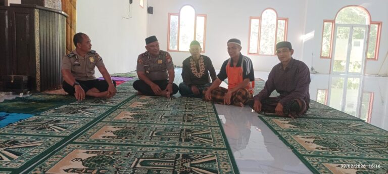 Usai Salat di Masjid, Kompol Supriyanto Diskusi Ketahanan Pangan