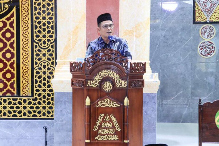 Dari Mimbar Tarawih, Kapolres Barru Serukan Sinergi Keamanan