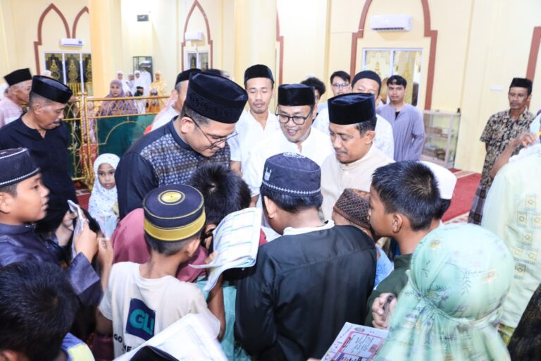 Usai Tarawih, Kapolres Barru: Cek Fakta Sebelum Sebar Informasi