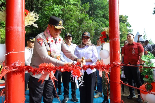 Dari Risiko ke Aman, Jembatan Gantung Barru Dibuka Kapolda Sulsel