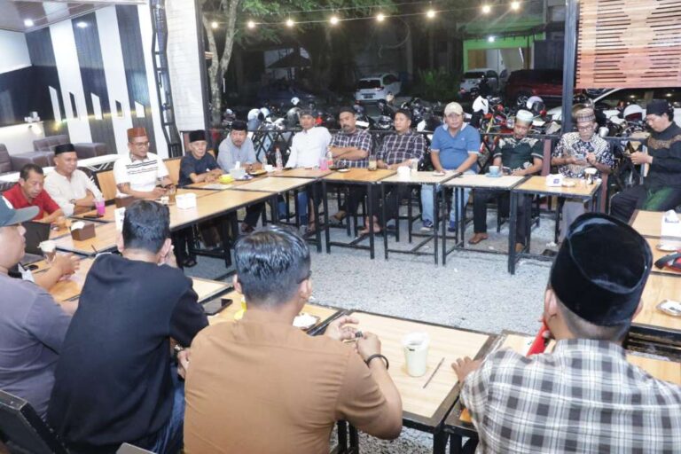 Penuh Canda Tawa, Kapolres Barru Ngopi Bareng Wartawan Barru