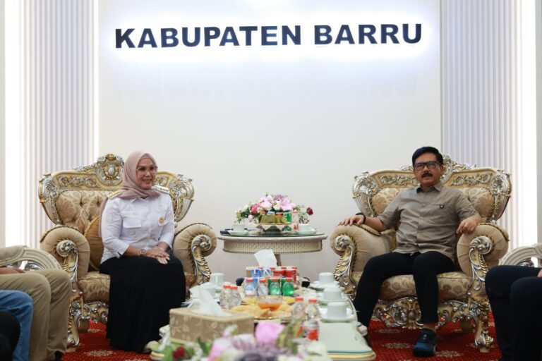 Suasana Hangat Warnai Kunjungan Silaturahmi Hadi Tjahjanto ke Kabupaten Barru