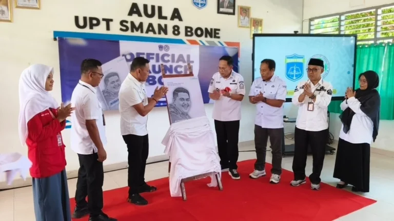Launching Buku dan Peresmian Studio SMAPANTV di SMA Negeri 8 Bone