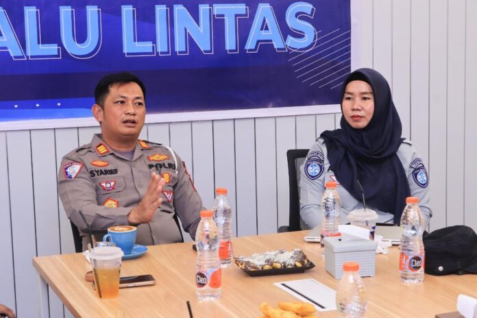 Kasat Lantas Polres Barru, AKP Saripuddin, menggandeng lintas sektor dalam langkah serius menekan angka kecelakaan lalu lintas di wilayah Kabupaten Barru.