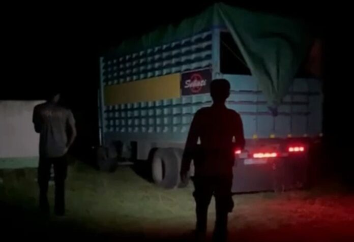 (Foto Istimewa) Detik-detik Lampu Mobil Barang Bukti Menyala di Mapolsek Tanete Rilau, Barru