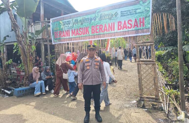 Meriah! Pesta Panen Adat Barru, Polisi Jaga Keamanan Warga