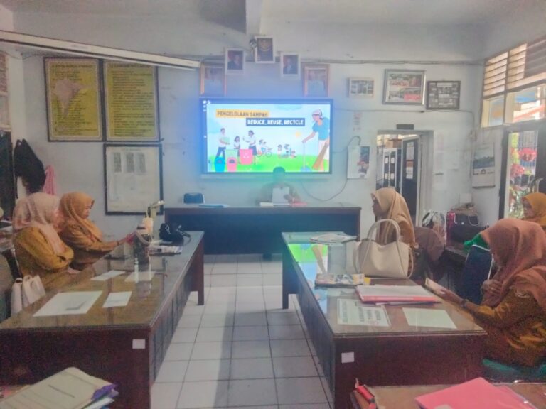SMPN 4 Makassar Perkuat Komitmen Pengelolaan Sampah Lewat Sinergi dengan Bank Sampah Tallo